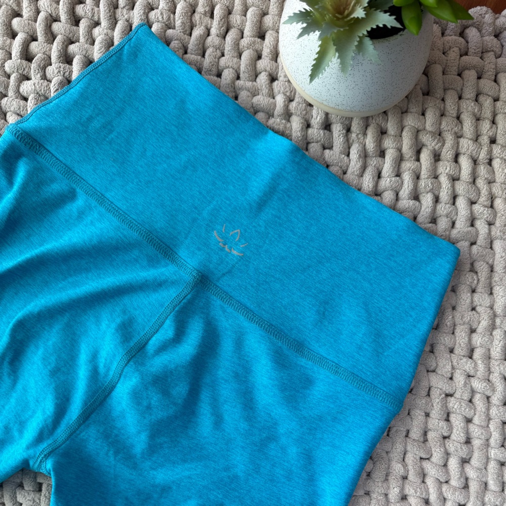Beyond Yoga | Spacedye Caught in the Midi Leggings in Blue Glow Heather | Medium - Picture 3 of 10